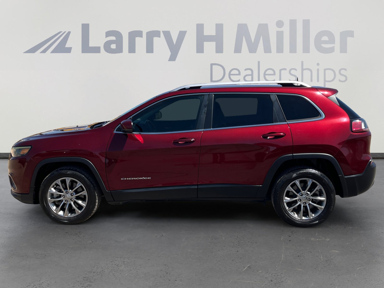 Used 2021 Jeep Cherokee Latitude Lux FWD image 2