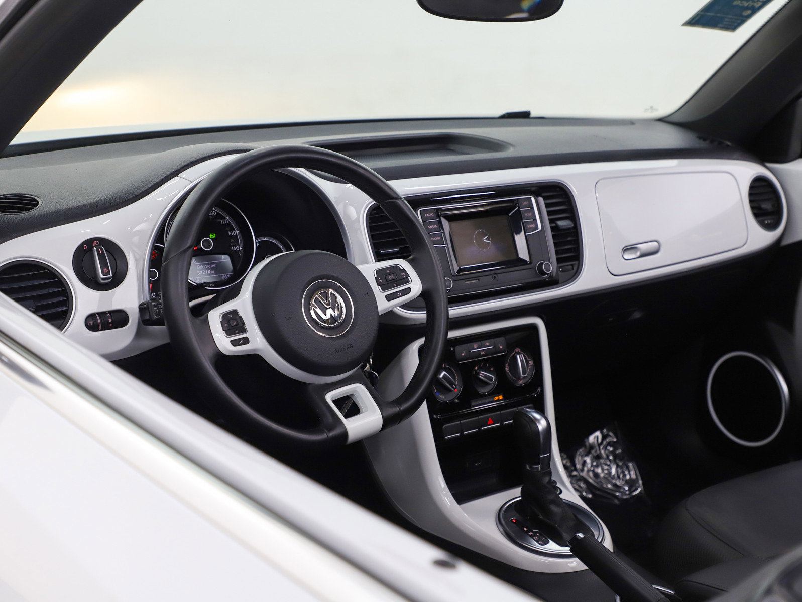 Used 2019 Volkswagen Beetle 2.0T S FWD image 16