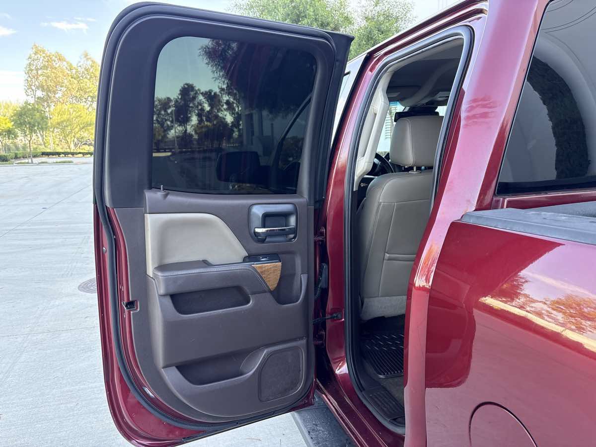 Used 2017 Chevrolet Silverado 1500 LTZ w/ LTZ Plus Package RWD image 11