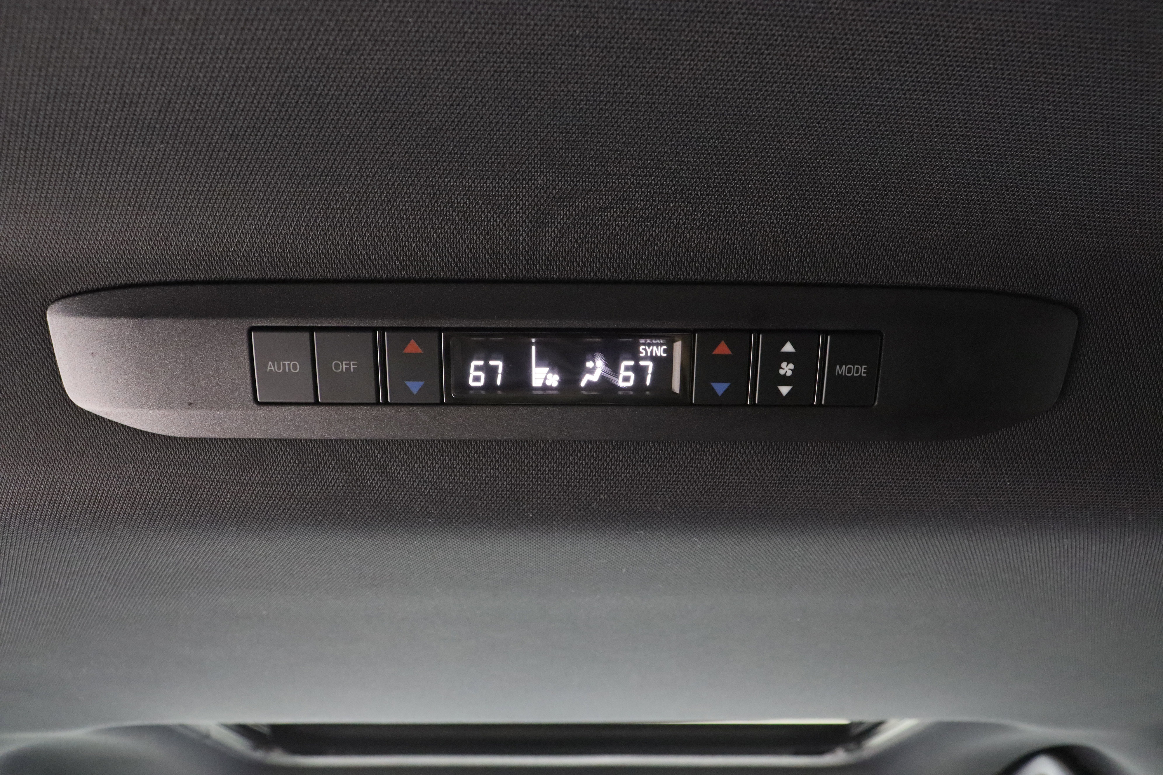 Used 2025 Toyota Sienna XLE Woodland Edition image 32