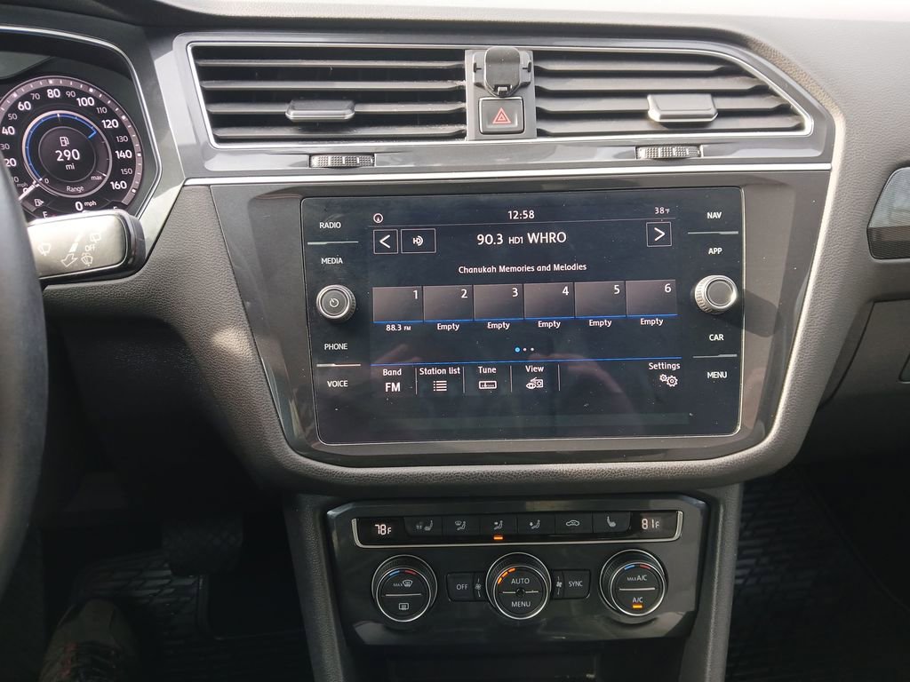 Used 2018 Volkswagen Tiguan SEL Premium image 18