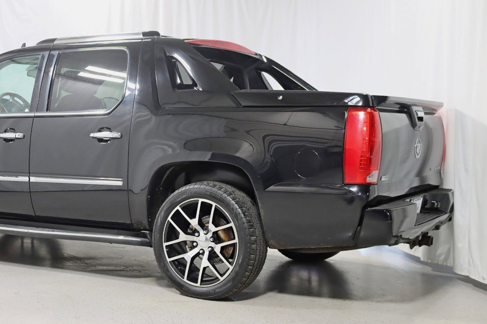 Used 2011 Cadillac Escalade EXT AWD/4WD image 10