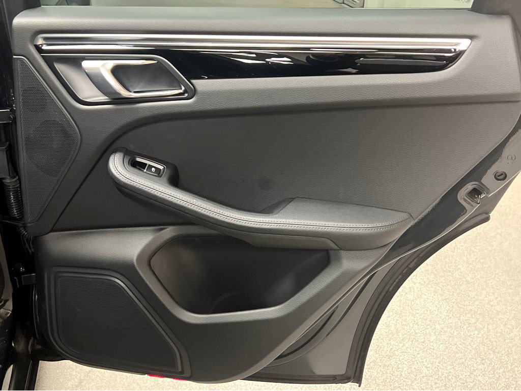 Used 2023 Porsche Macan image 21