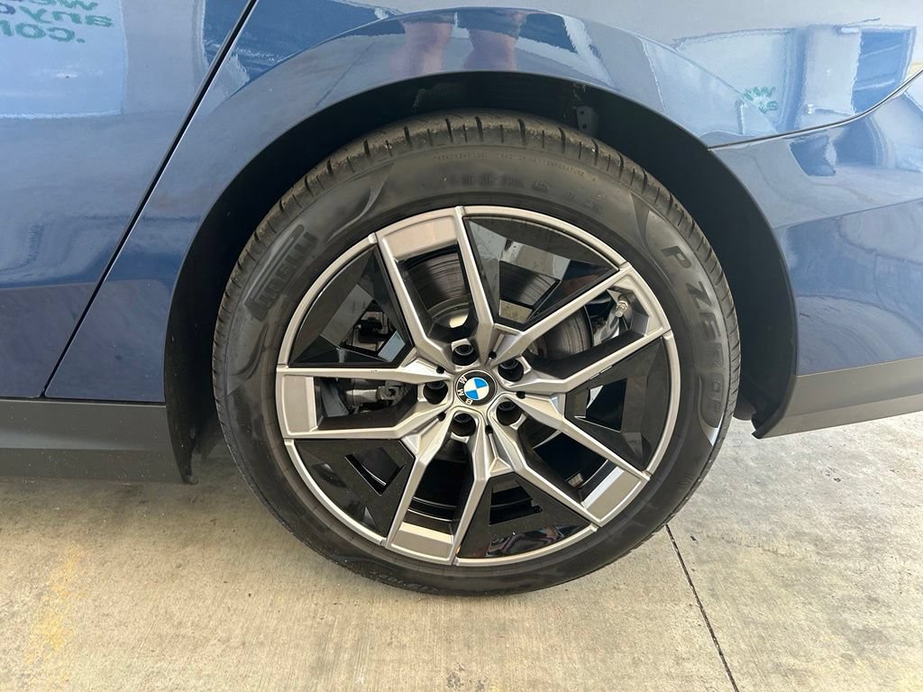 Used 2026 BMW i5 eDrive40 w/ Premium Package RWD image 17
