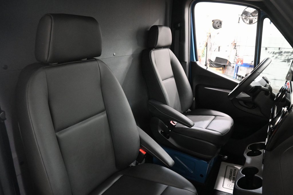 Used 2024 Mercedes-Benz eSprinter 170 Cargo image 33