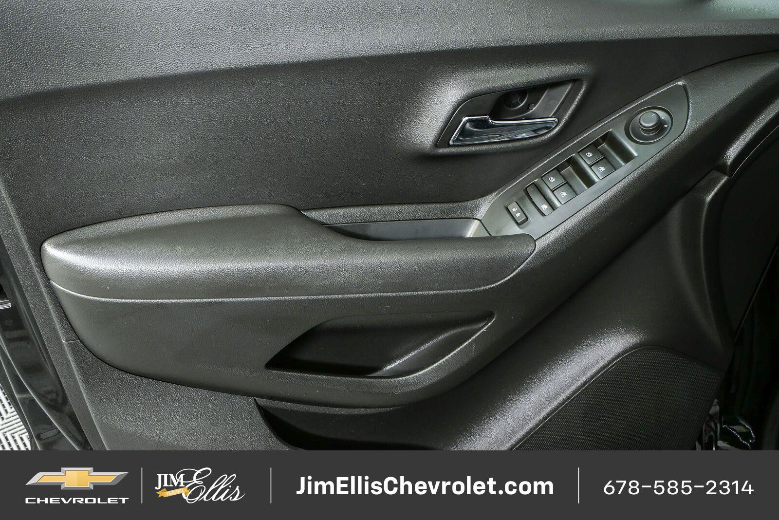 Certified 2020 Chevrolet Trax LT w/ LT Convenience Package AWD/4WD image 6