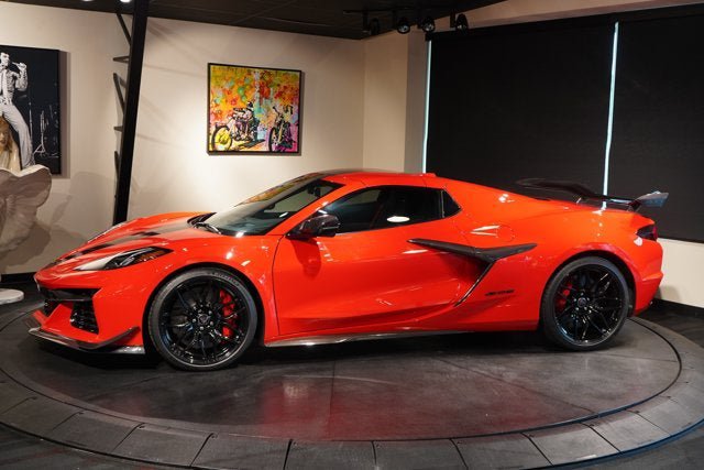 Used 2024 Chevrolet Corvette Z06 w/ Z07 Performance Package RWD image 3