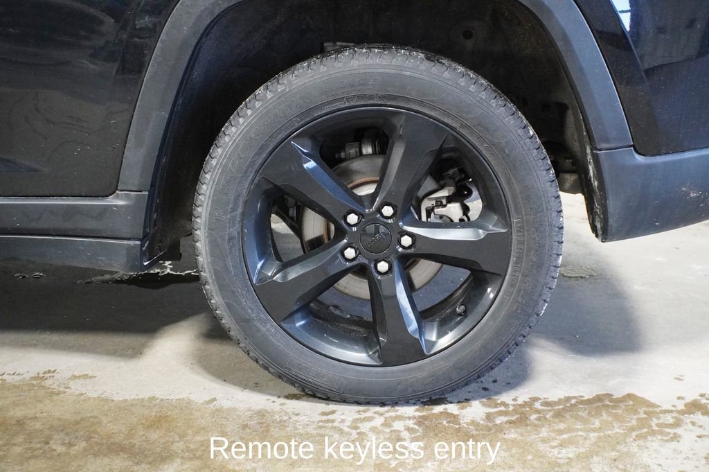 Used 2023 Jeep Grand Cherokee Limited w/ Luxury Tech Group II image 8