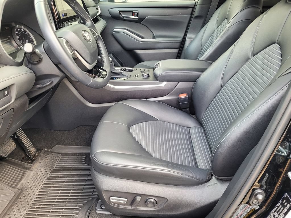 Used 2024 Toyota Highlander XSE AWD/4WD image 18