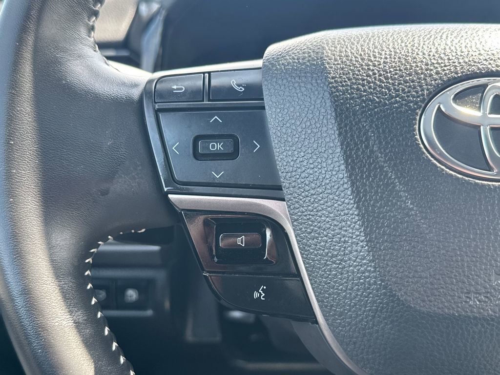 Used 2025 Toyota Camry SE w/ Convenience Package image 18