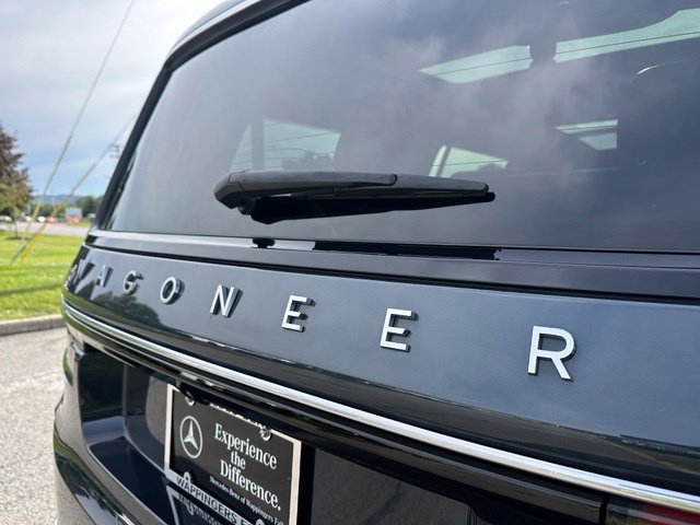Used 2025 Jeep Wagoneer 4WD w/ Premium Group I image 11
