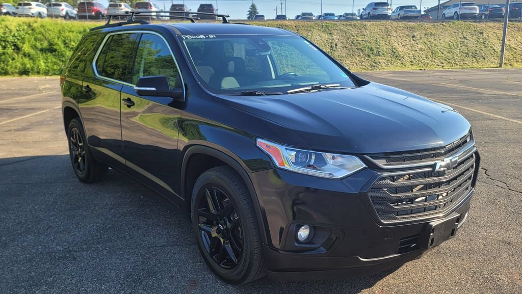 Used 2021 Chevrolet Traverse LT w/ LPO, Blackout Package AWD/4WD image 2