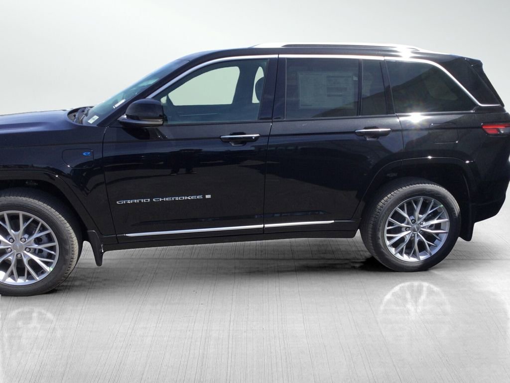 New 2023 Jeep Grand Cherokee Summit w/ Advanced Protech Group IV image 3