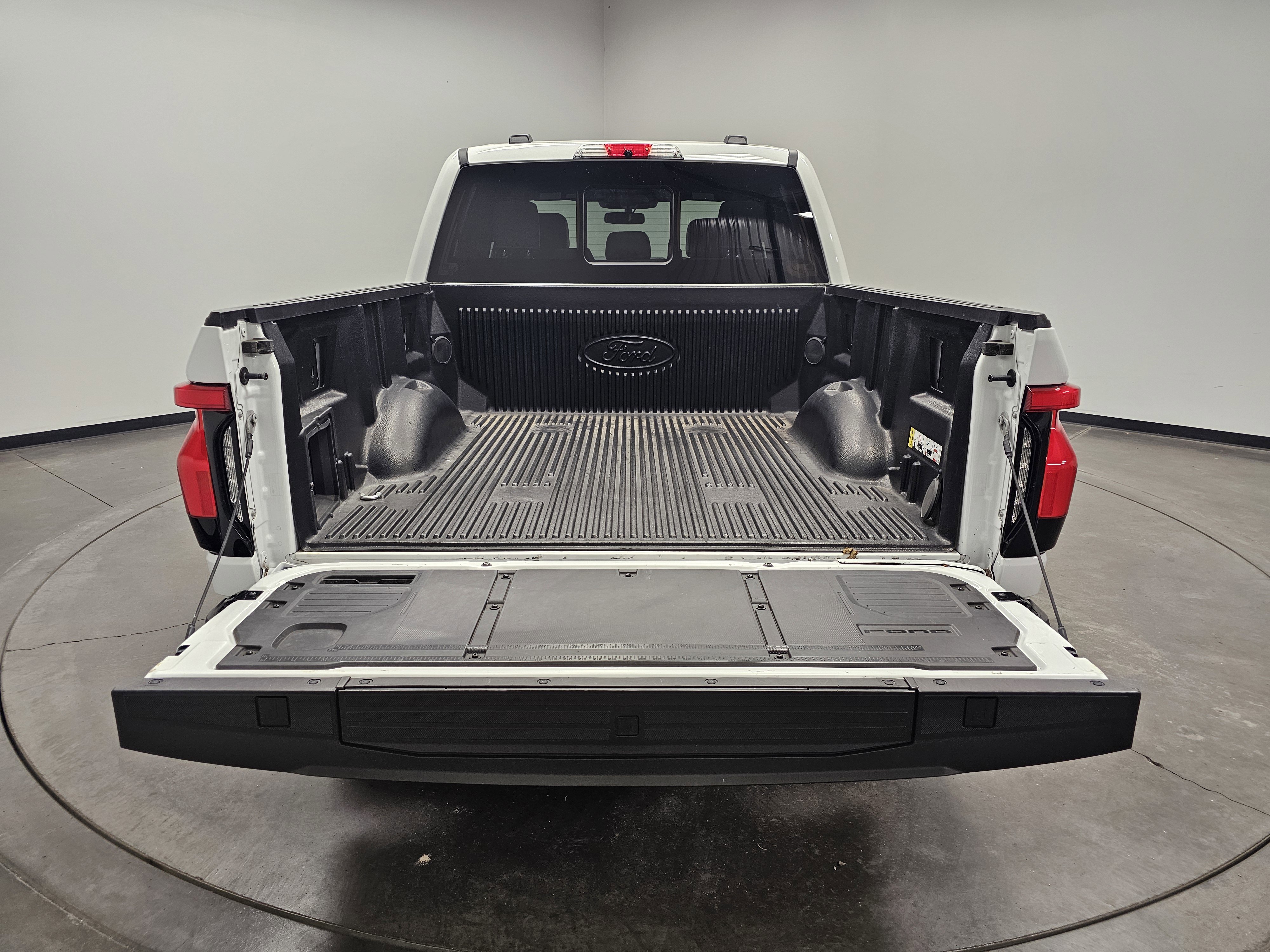 Used 2023 Ford F150 Lightning Lariat image 14