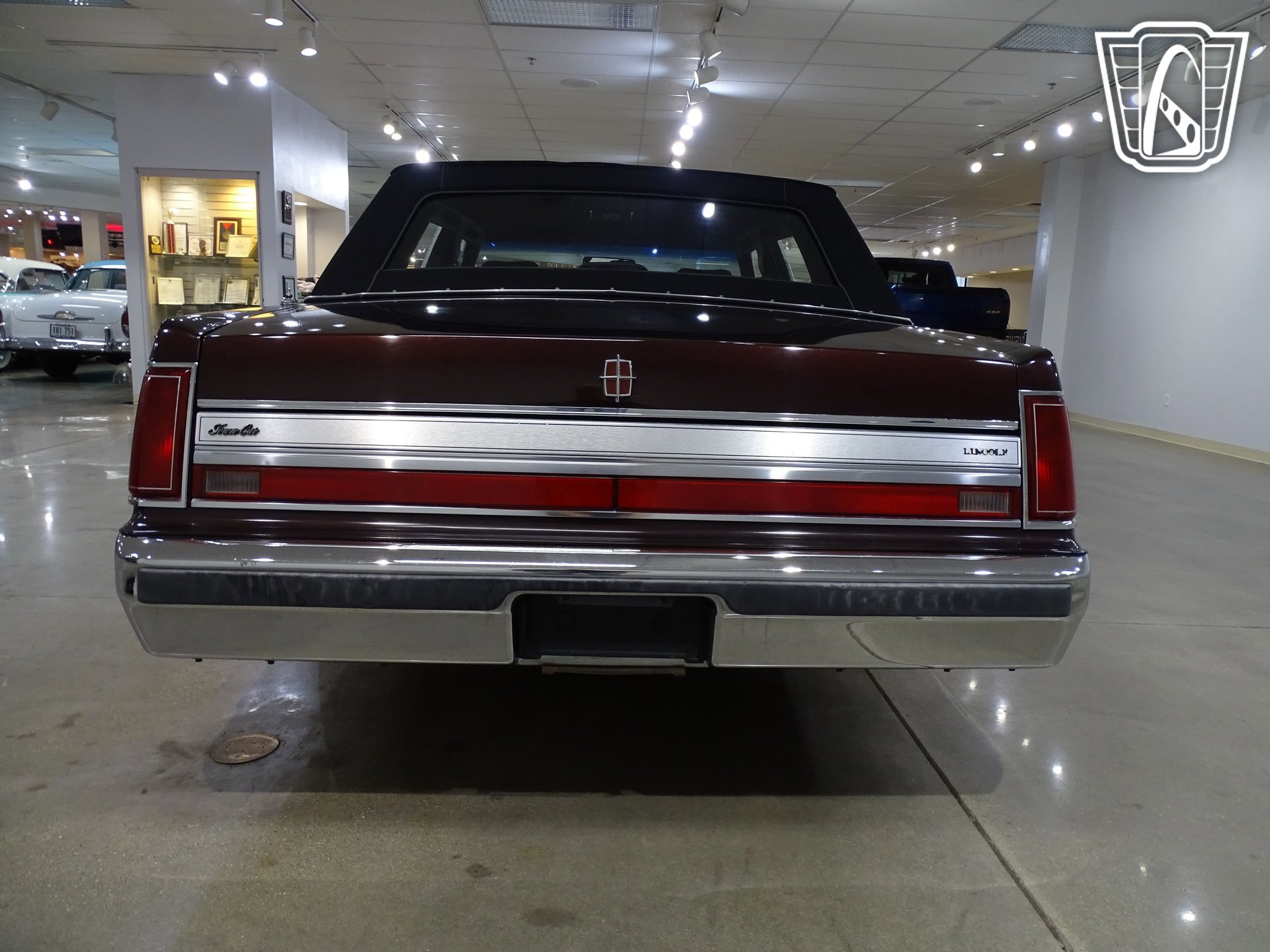 Used 1988 Lincoln Town Car RWD image 12