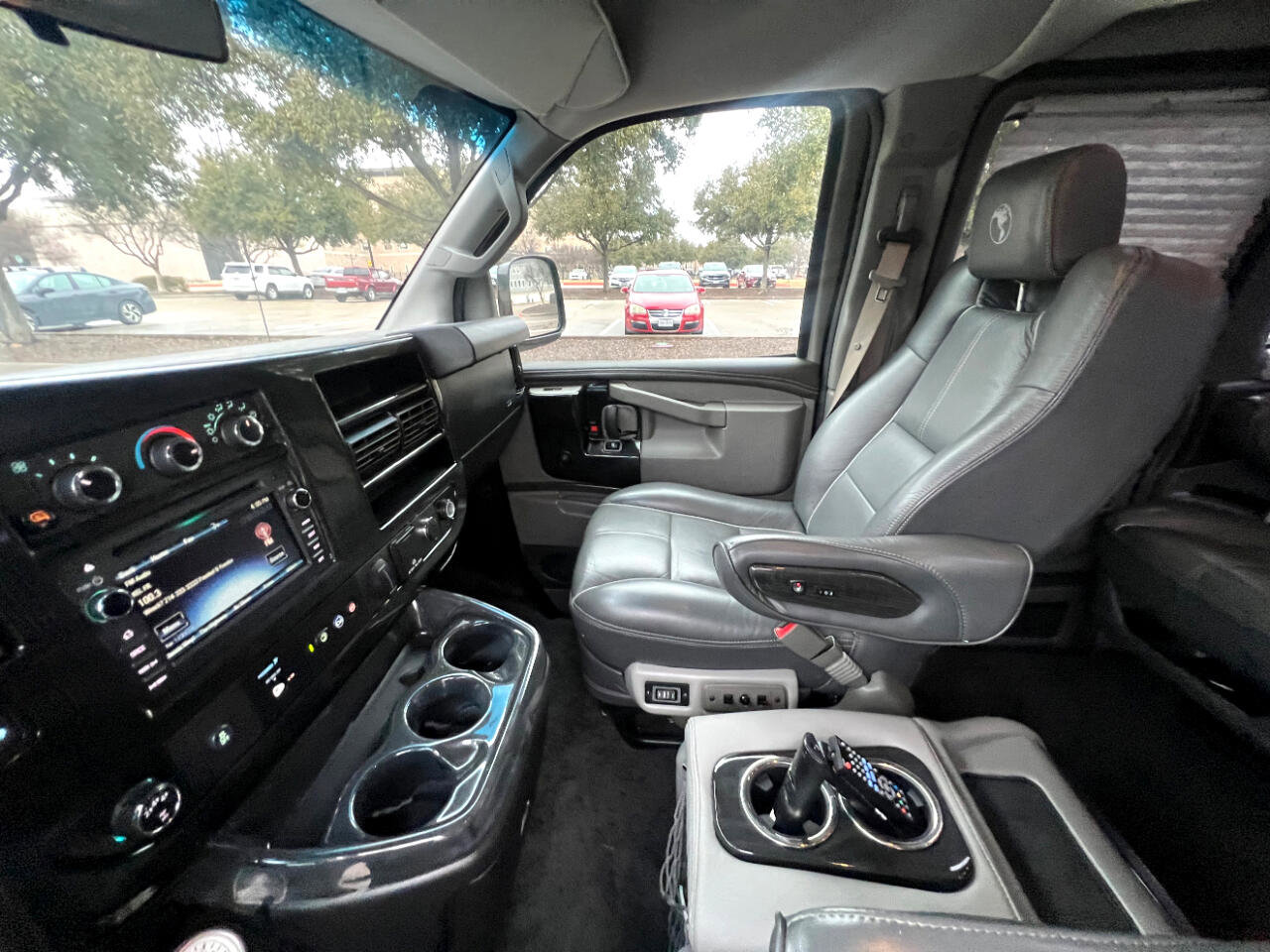 Used 2017 Chevrolet Express 2500 Extended image 23