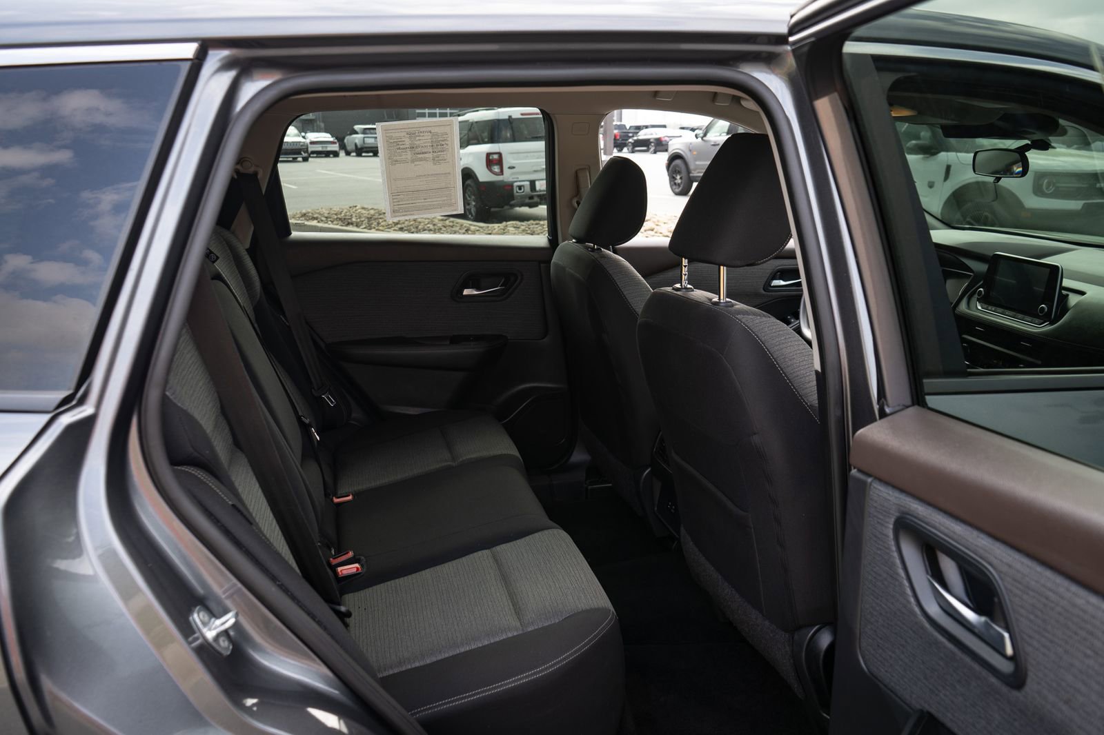 Used 2023 Nissan Rogue SV image 20