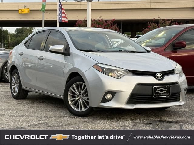 Used 2014 Toyota Corolla LE FWD image 2
