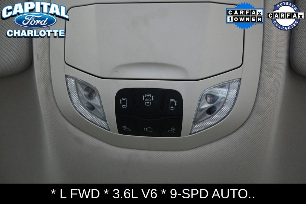 Used 2023 Chrysler Pacifica Touring-L FWD image 16