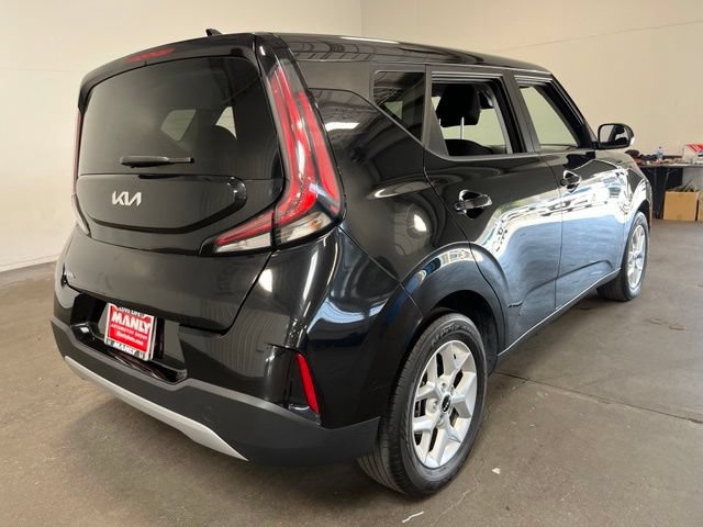 Used 2024 Kia Soul LX w/ Option Group 015 FWD image 3
