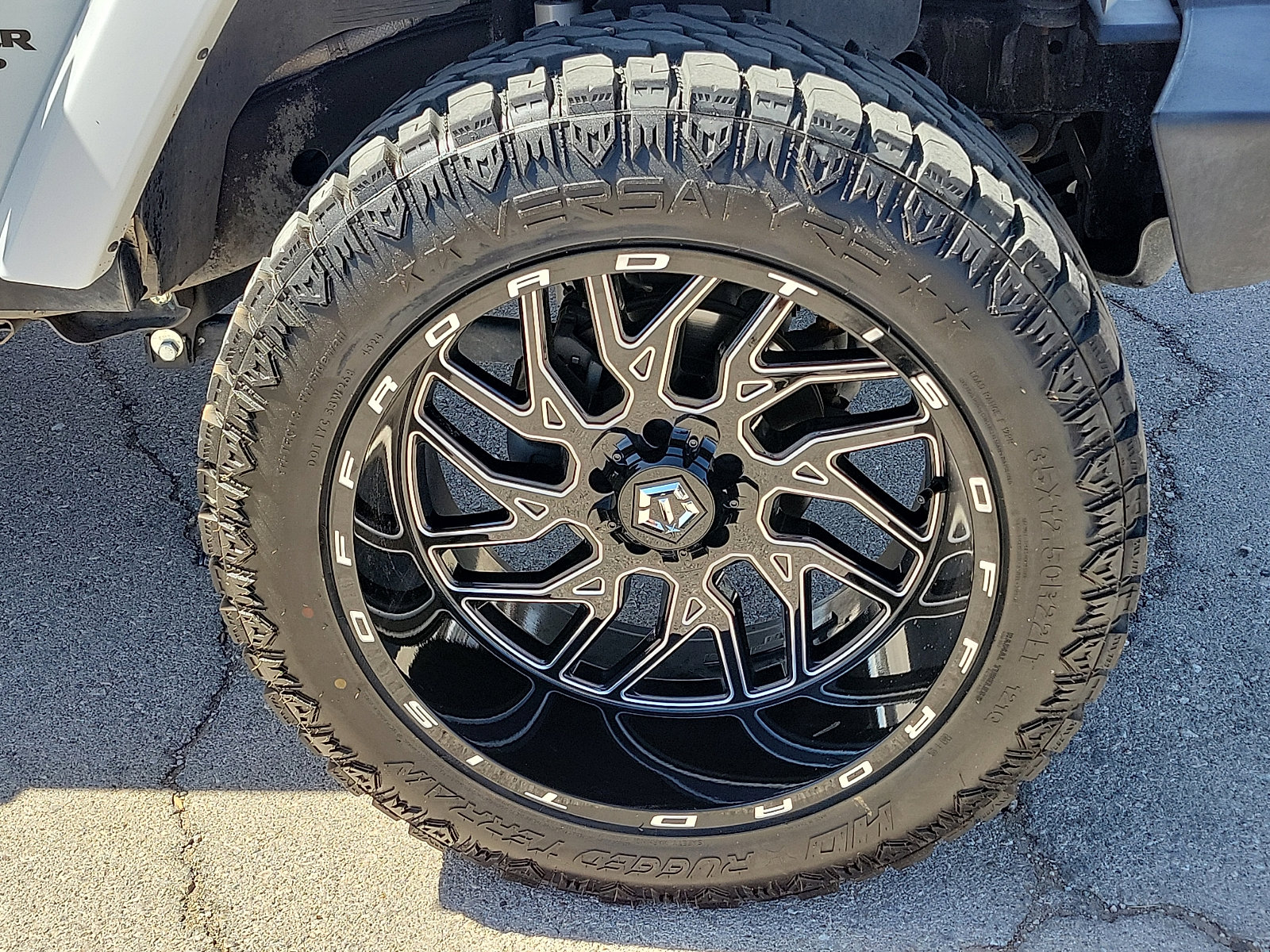 Used 2017 Jeep Wrangler Unlimited Rubicon w/ Connectivity Group AWD/4WD image 7