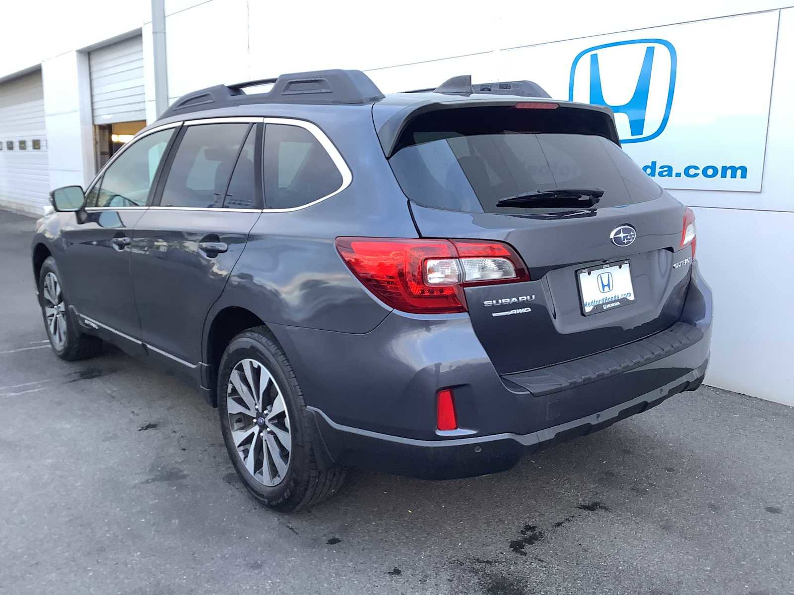 Used 2017 Subaru Outback 2.5i Limited AWD/4WD image 4