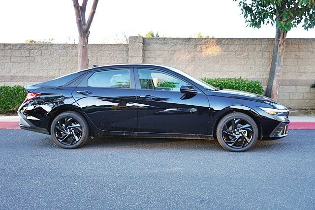 New 2026 Hyundai Elantra Sport FWD image 7