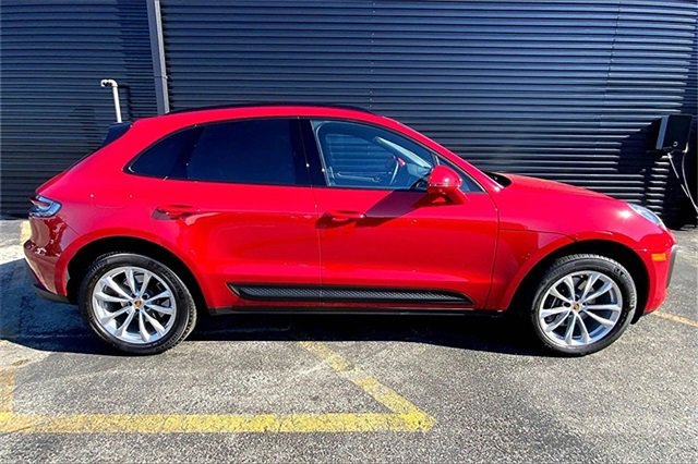 Used 2025 Porsche Macan image 11