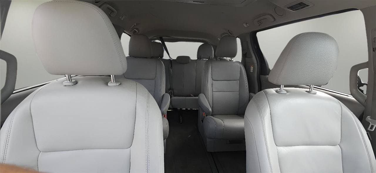 Used 2017 Toyota Sienna XLE Premium w/ Outdoor Package AWD/4WD image 41