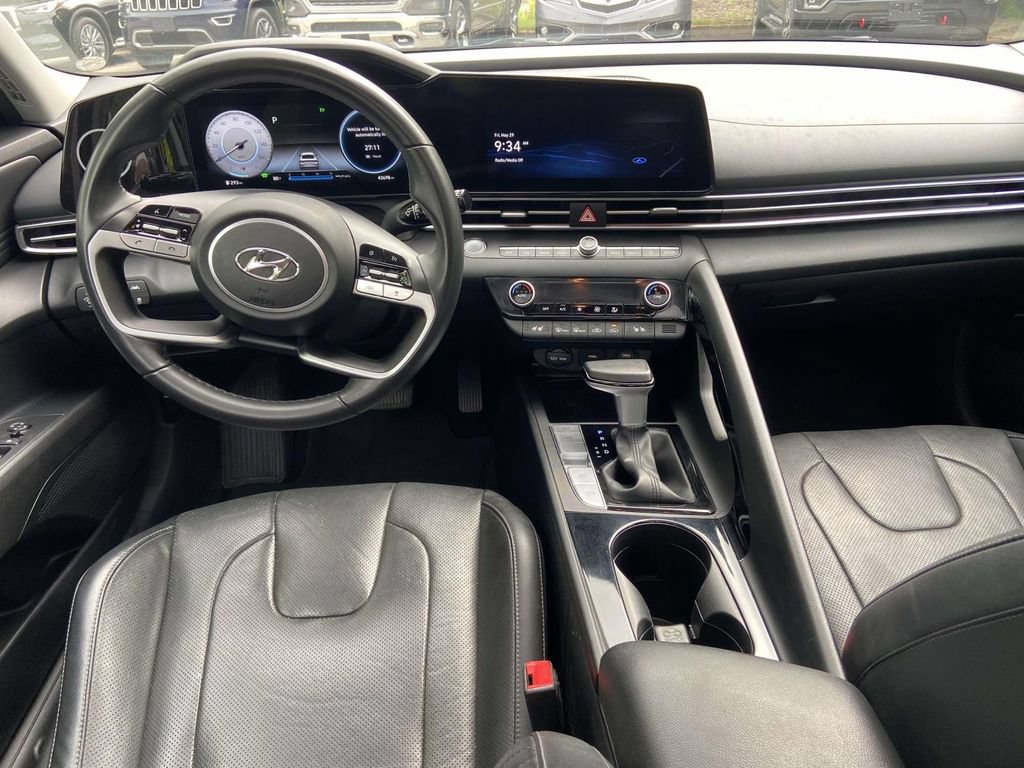 Used 2023 Hyundai Elantra Limited FWD image 11