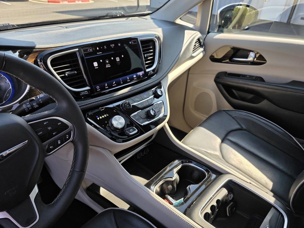 Used 2023 Chrysler Pacifica Limited image 21