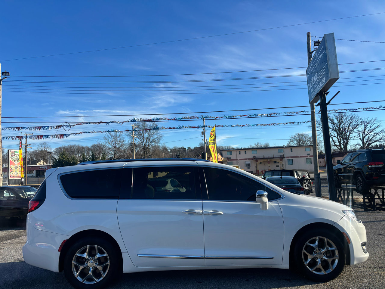 Used 2018 Chrysler Pacifica Limited image 7