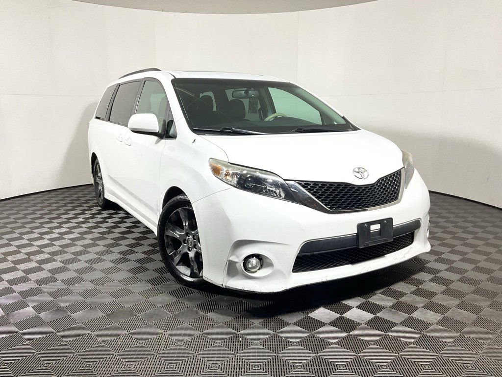 Used 2012 Toyota Sienna SE image 1