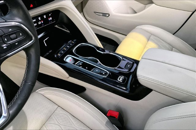 Used 2023 Buick Envision Avenir AWD/4WD image 13