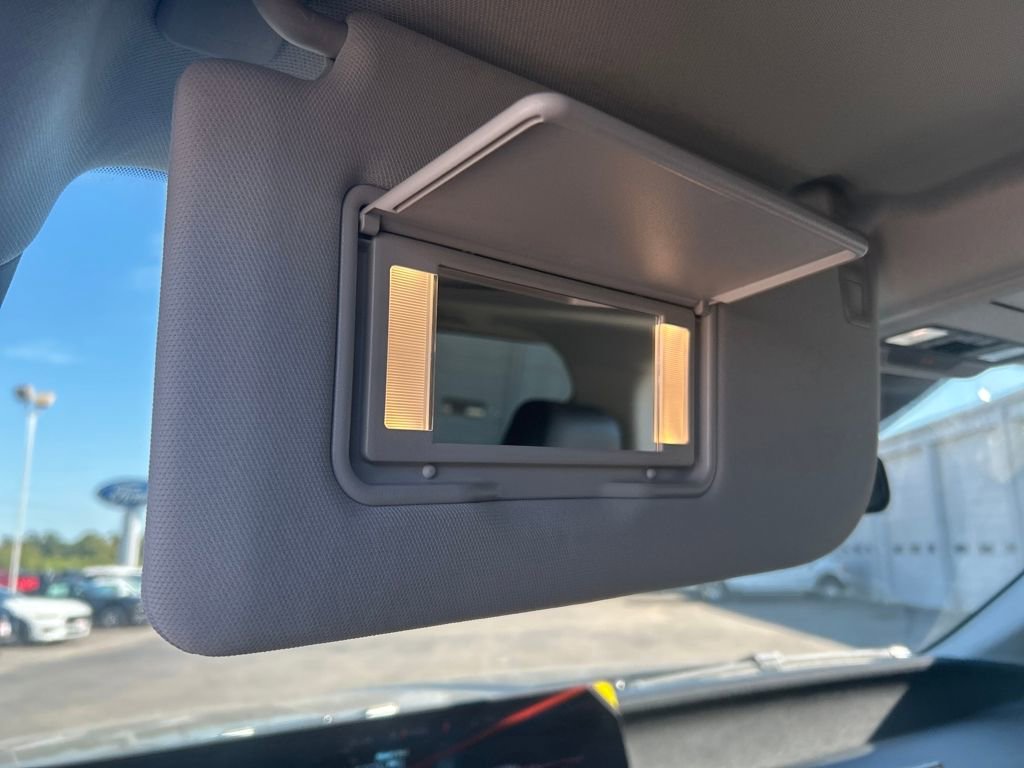 New 2025 Ford Expedition Active image 18