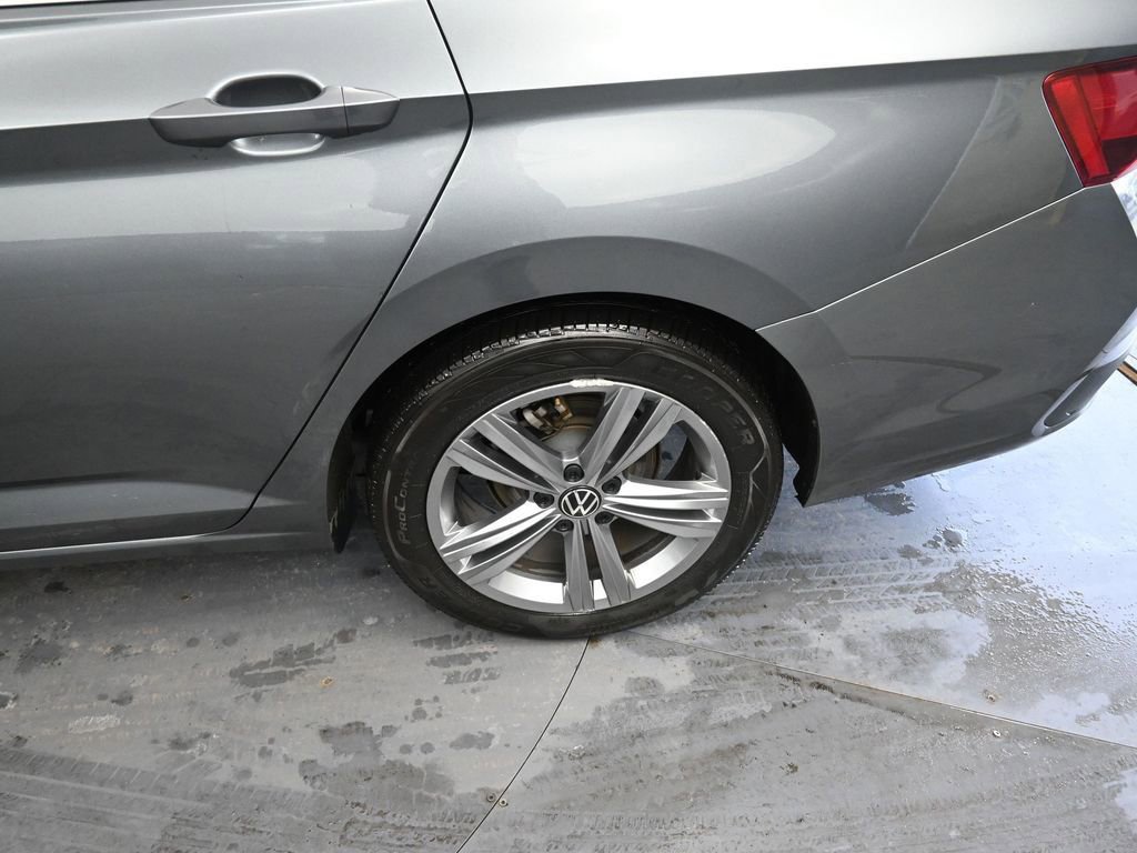 Used 2024 Volkswagen Jetta SE image 16