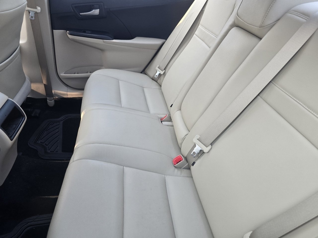 Used 2014 Toyota Camry LE FWD image 23