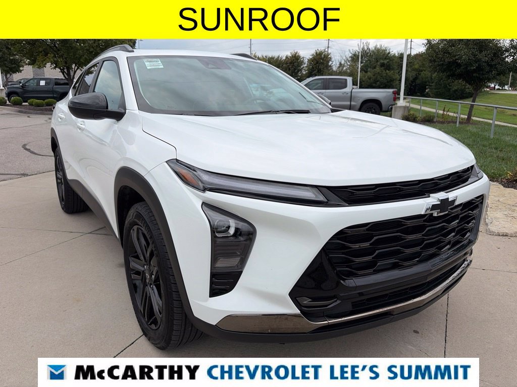Used 2025 Chevrolet Trax ACTIV w/ Sunroof Package FWD image 2