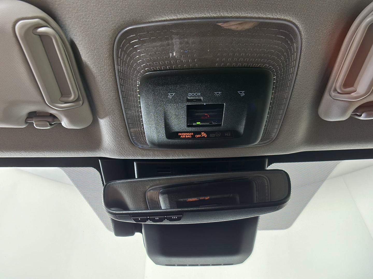 Used 2025 Toyota Prius Plug-In Hybrid FWD image 36