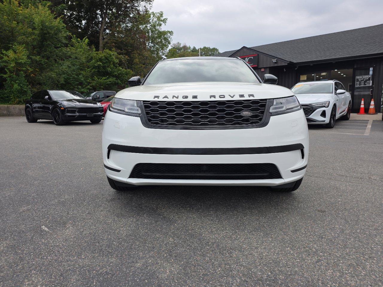Used 2018 Land Rover Range Rover Velar S image 21