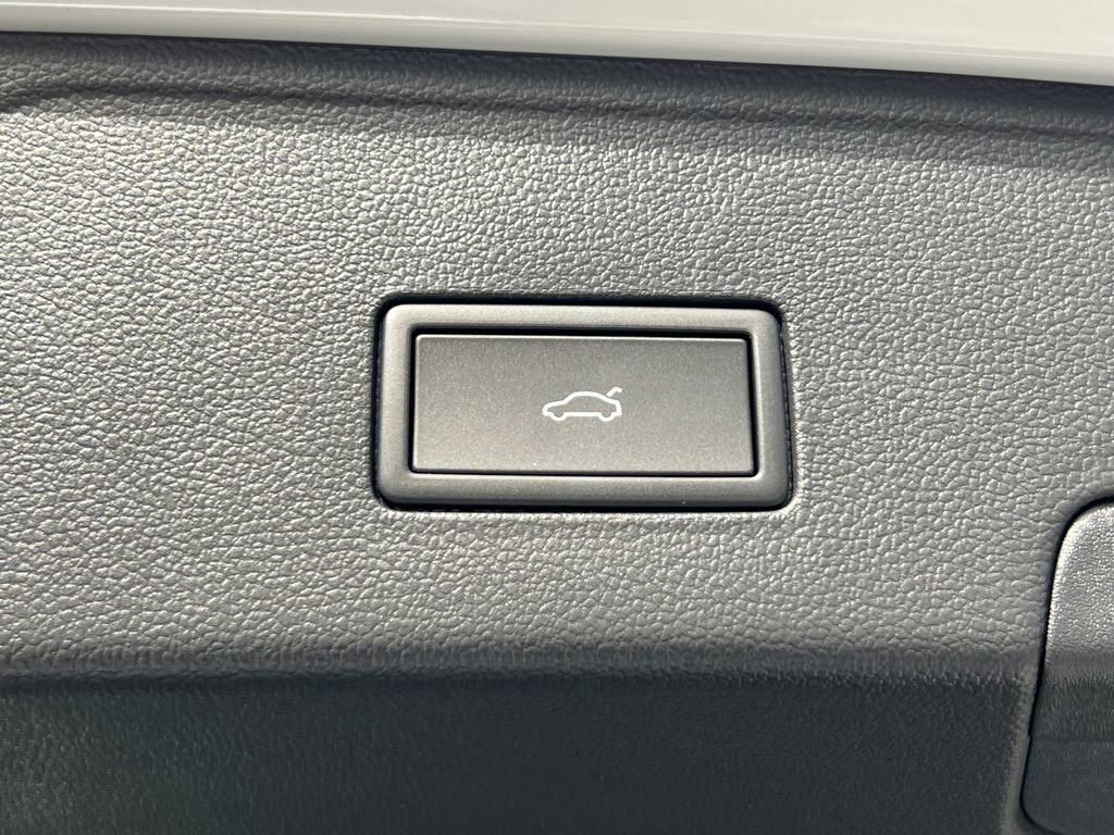 New 2026 Volkswagen Atlas Cross Sport SE image 16