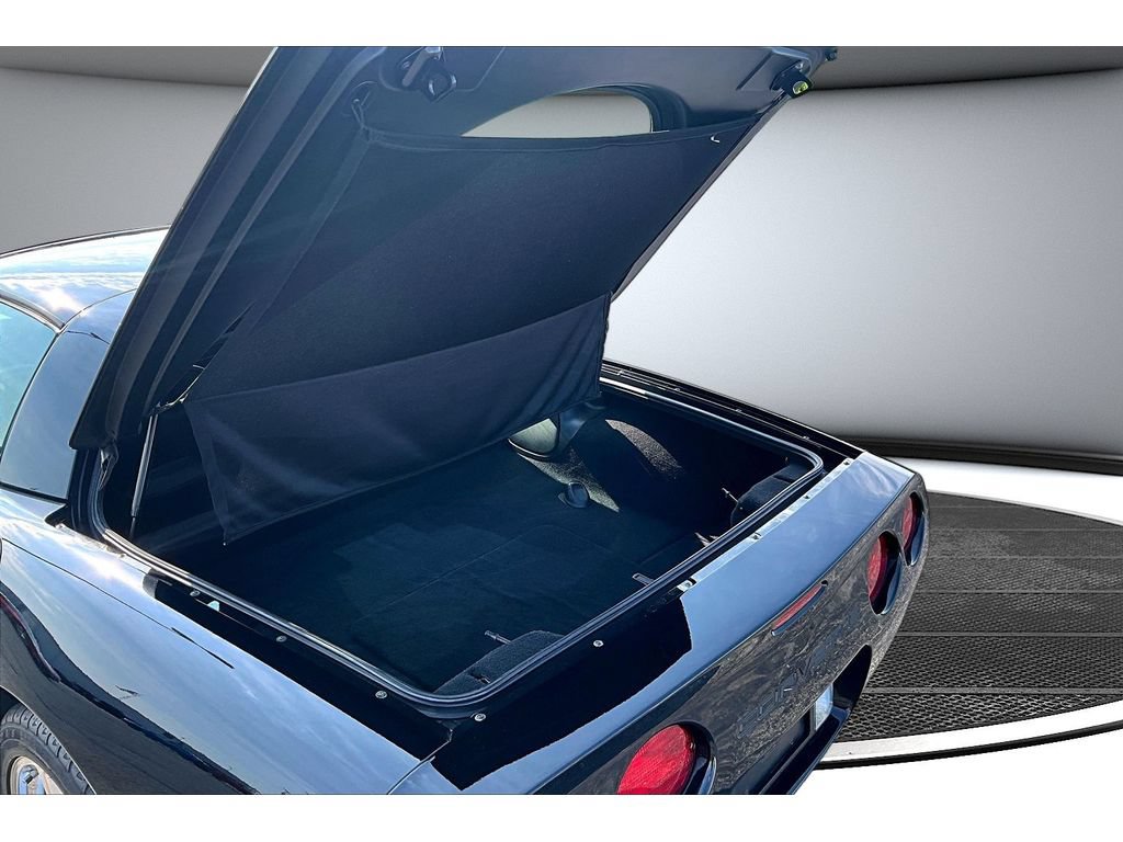Used 2002 Chevrolet Corvette Coupe w/ Preferred Equipment Group2 RWD image 29
