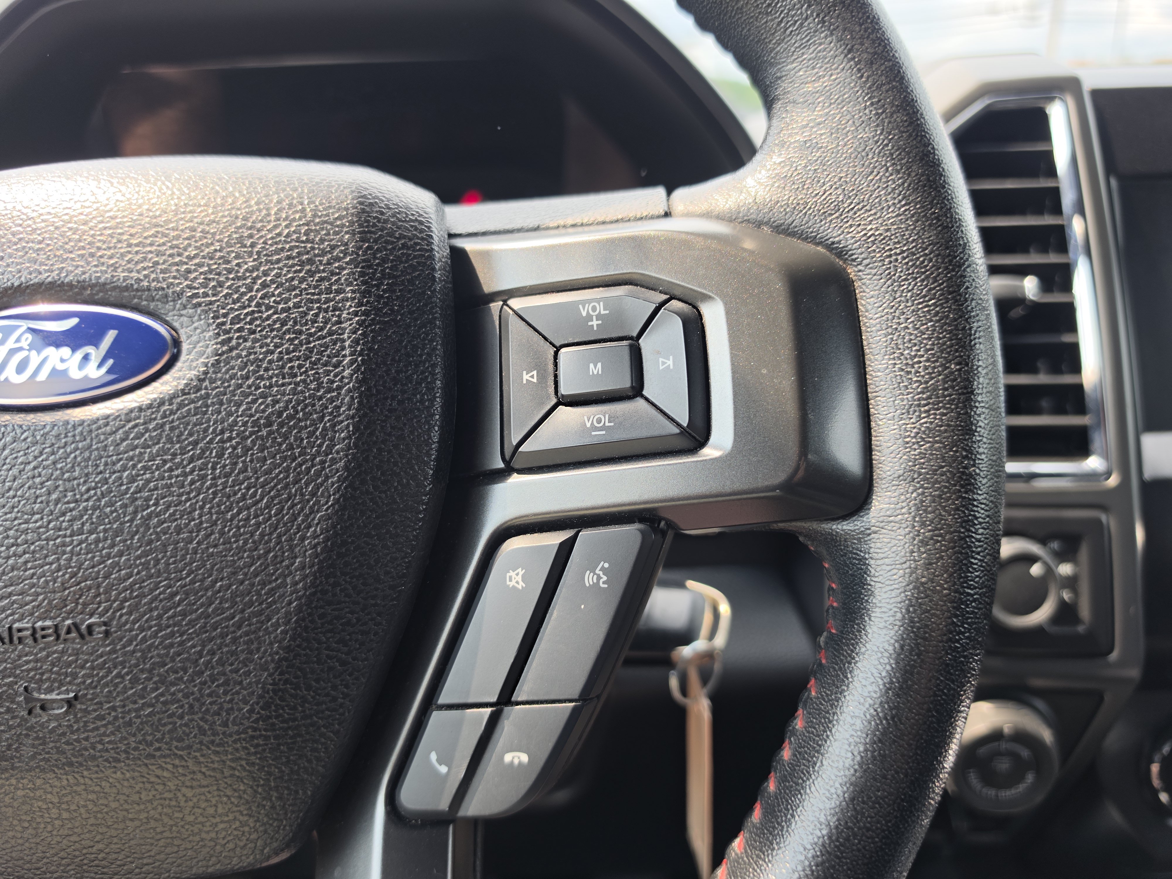 Used 2016 Ford F150 XLT w/ Equipment Group 302A Luxury AWD/4WD image 21