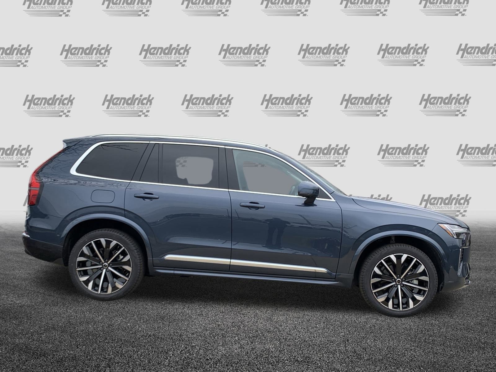 Used 2025 Volvo XC90 B6 Plus image 11