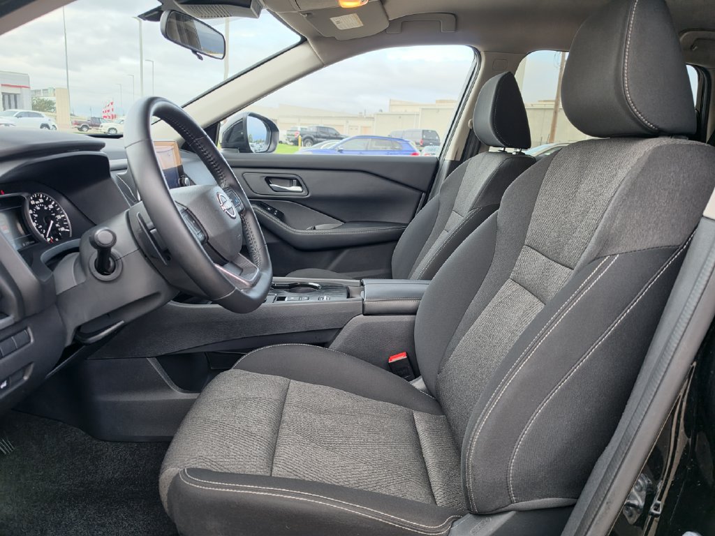 Used 2025 Nissan Rogue SV FWD image 26