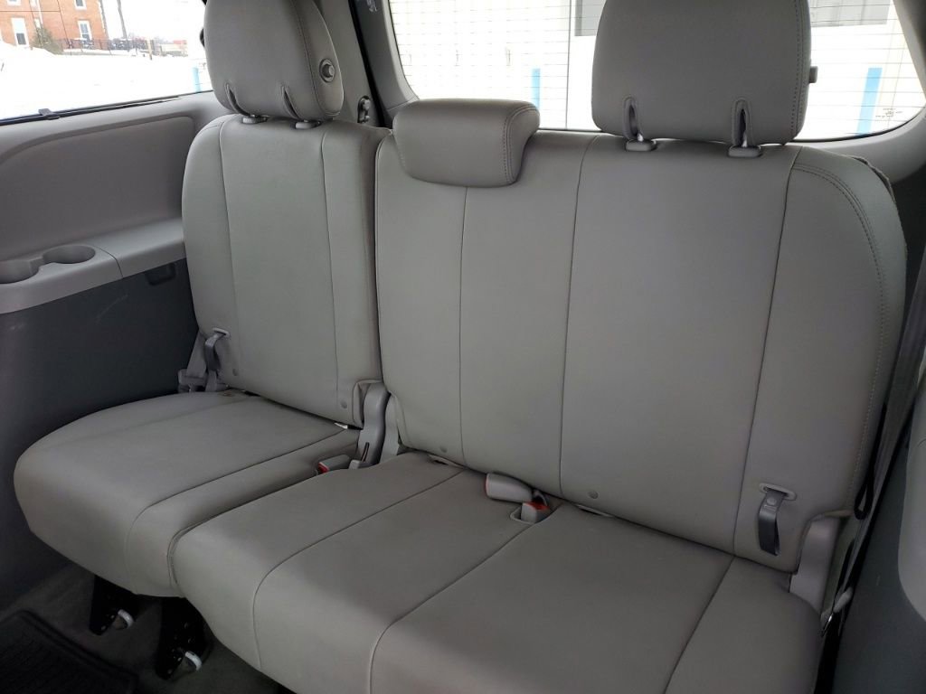 Used 2015 Toyota Sienna XLE Premium image 28