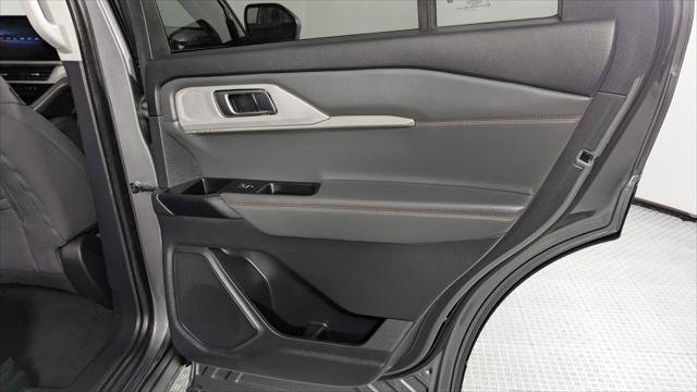 Used 2025 Ford Explorer Active RWD image 21