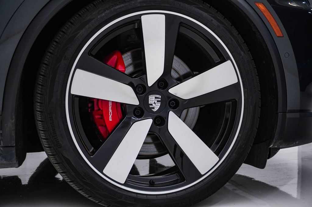 Certified 2025 Porsche Macan 4S Electric AWD/4WD image 10