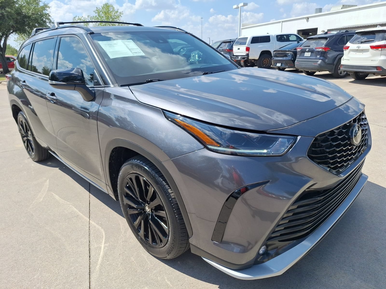 Used 2024 Toyota Highlander XSE AWD/4WD image 8