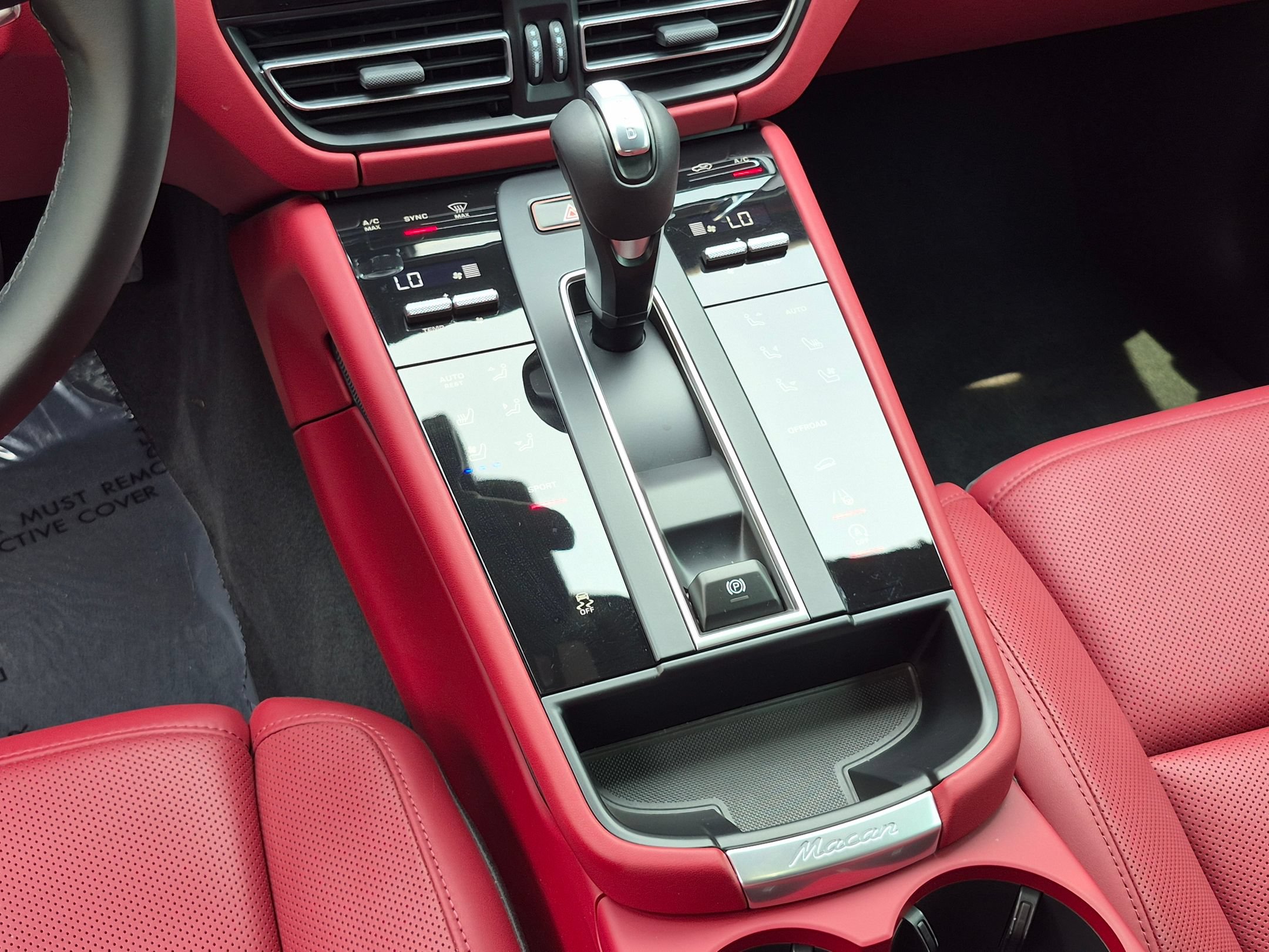 Certified 2026 Porsche Macan AWD/4WD image 18